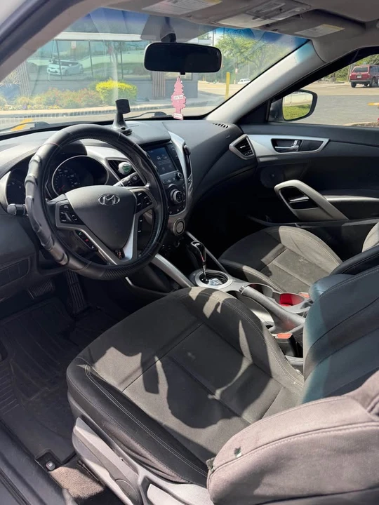 2017 Hyundai Veloster - Image 11 of 12