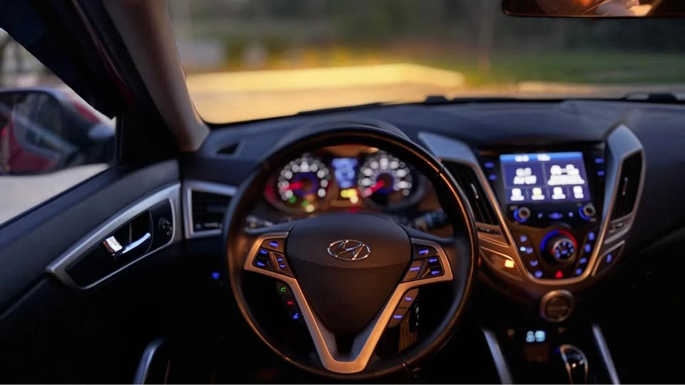 2017 Hyundai Veloster - Image 10 of 13
