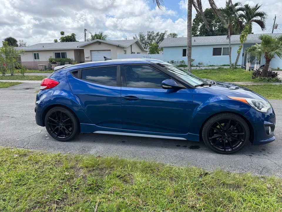 2017 Hyundai Veloster - Image 2 of 16