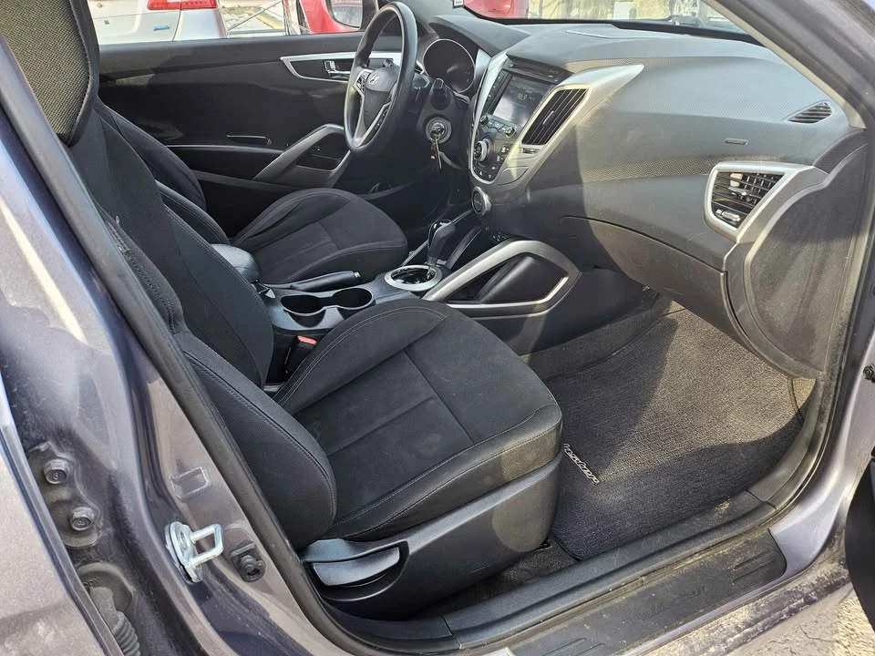 2017 Hyundai Veloster - Image 9 of 13