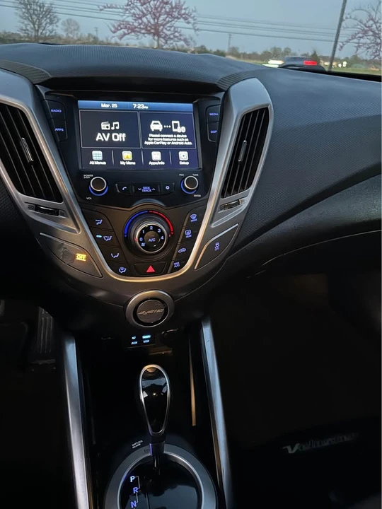 2017 Hyundai Veloster - Image 13 of 15