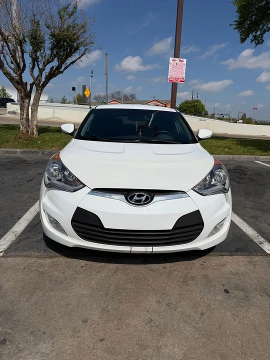 2017 Hyundai Veloster - Image 2 of 10