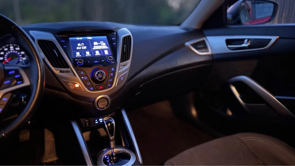 2017 Hyundai Veloster - Image 12 of 13