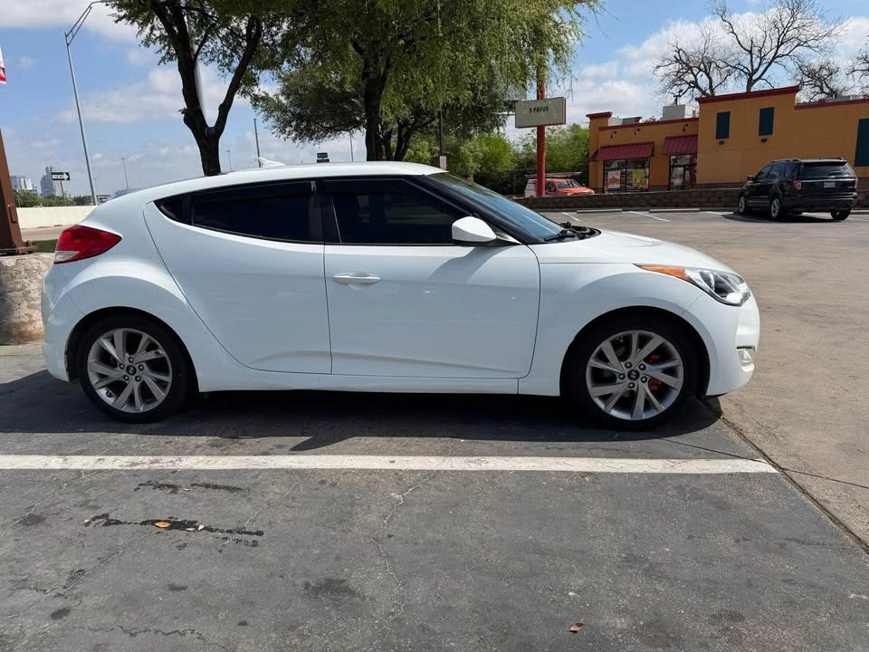 2017 Hyundai Veloster - Image 5 of 10