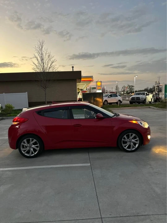 2017 Hyundai Veloster - Image 4 of 15