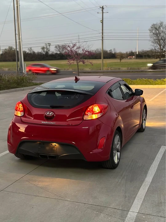 2017 Hyundai Veloster - Image 8 of 15