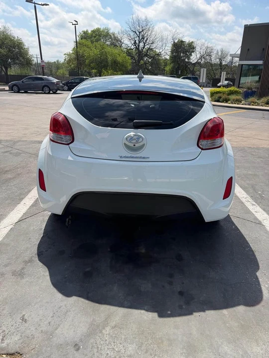 2017 Hyundai Veloster - Image 7 of 10