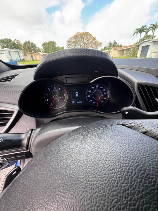 2017 Hyundai Veloster - Image 7 of 16