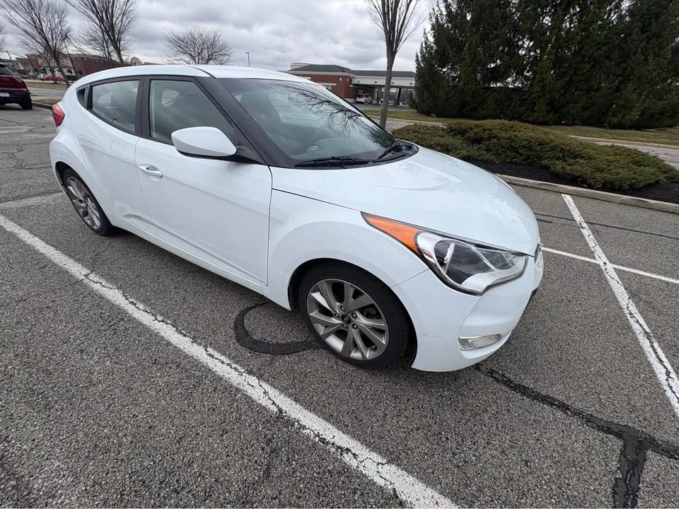 2017 Hyundai Veloster - Image 2 of 12