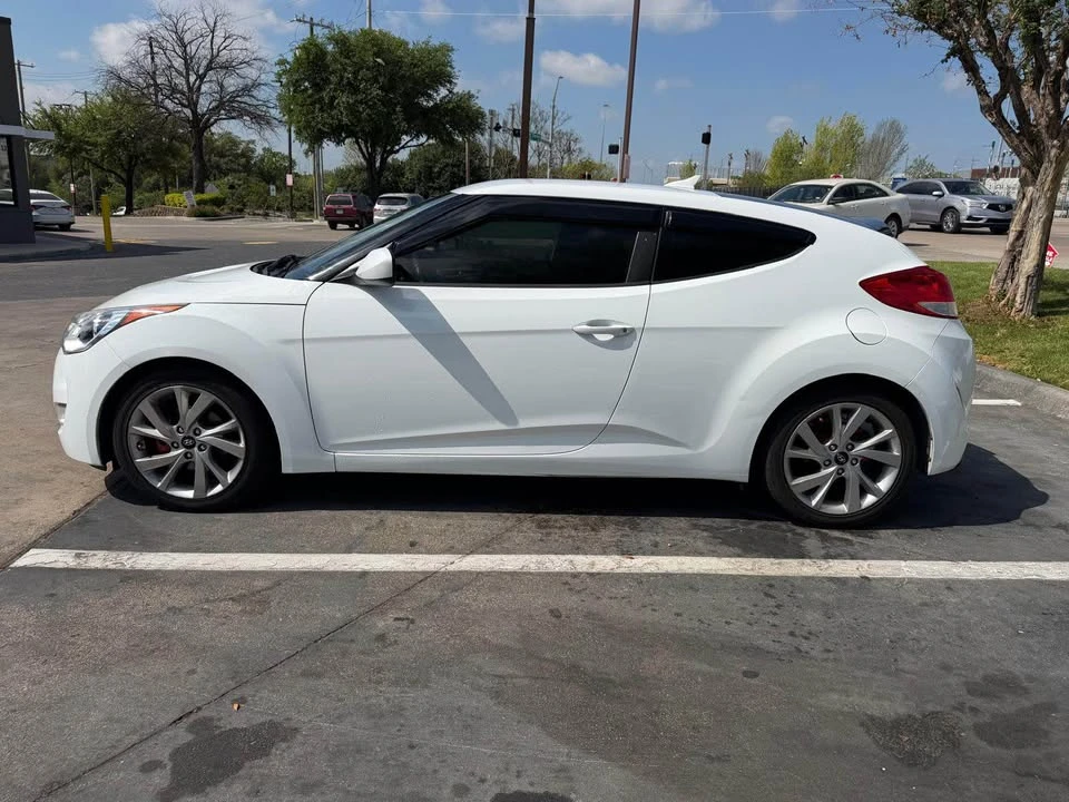 2017 Hyundai Veloster - Image 4 of 10