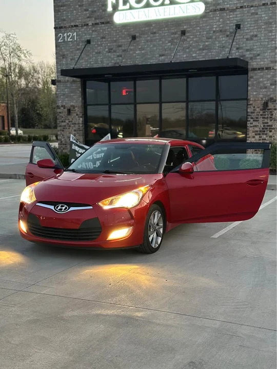 2017 Hyundai Veloster - Image 2 of 15