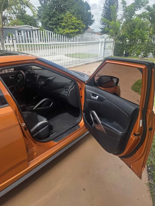 2017 Hyundai Veloster - Image 6 of 11
