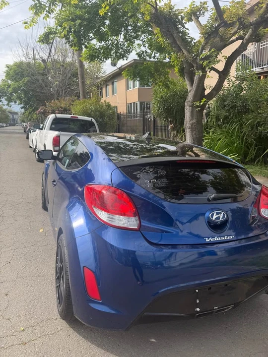 2017 Hyundai Veloster - Image 2 of 7