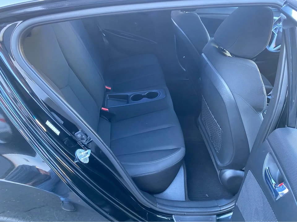 2017 Hyundai Veloster - Image 9 of 12
