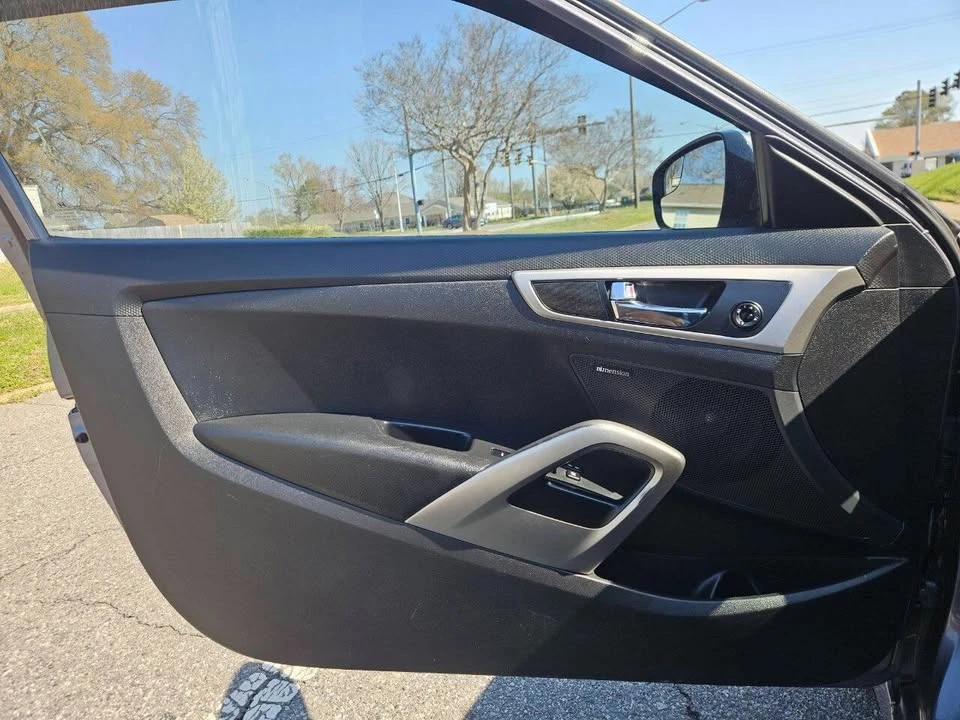 2017 Hyundai Veloster - Image 13 of 19