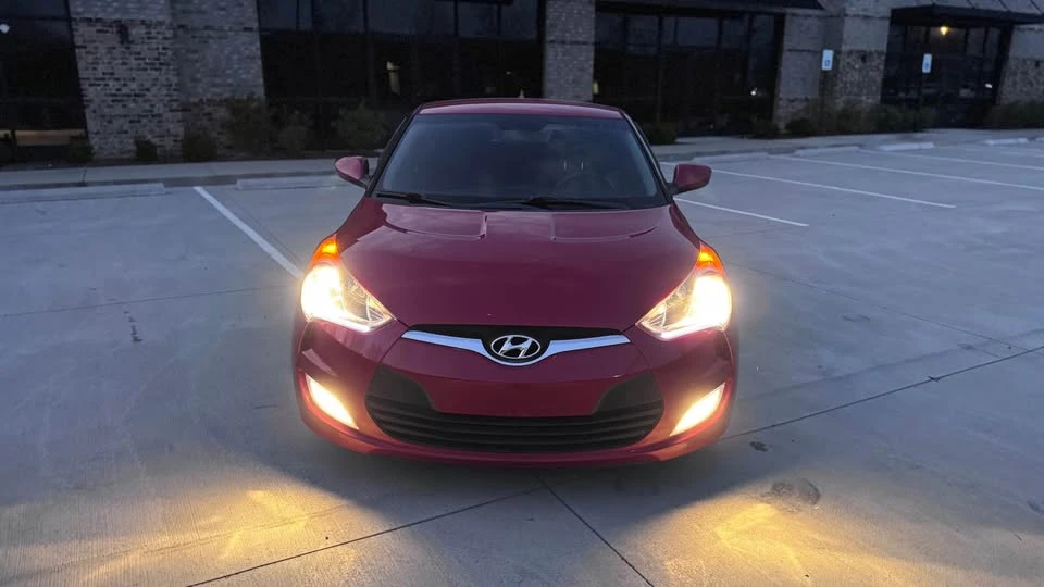 2017 Hyundai Veloster - Image 2 of 13