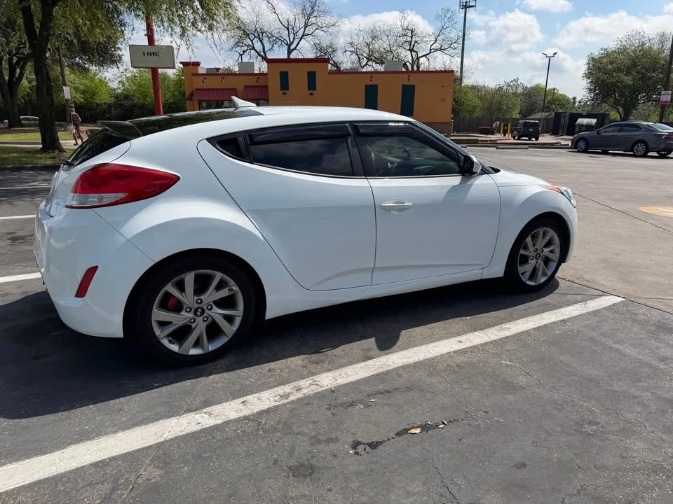 2017 Hyundai Veloster - Image 6 of 12