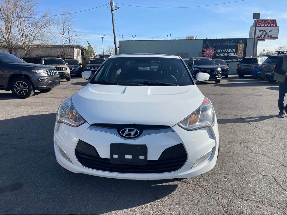 2017 Hyundai Veloster - Image 2 of 8