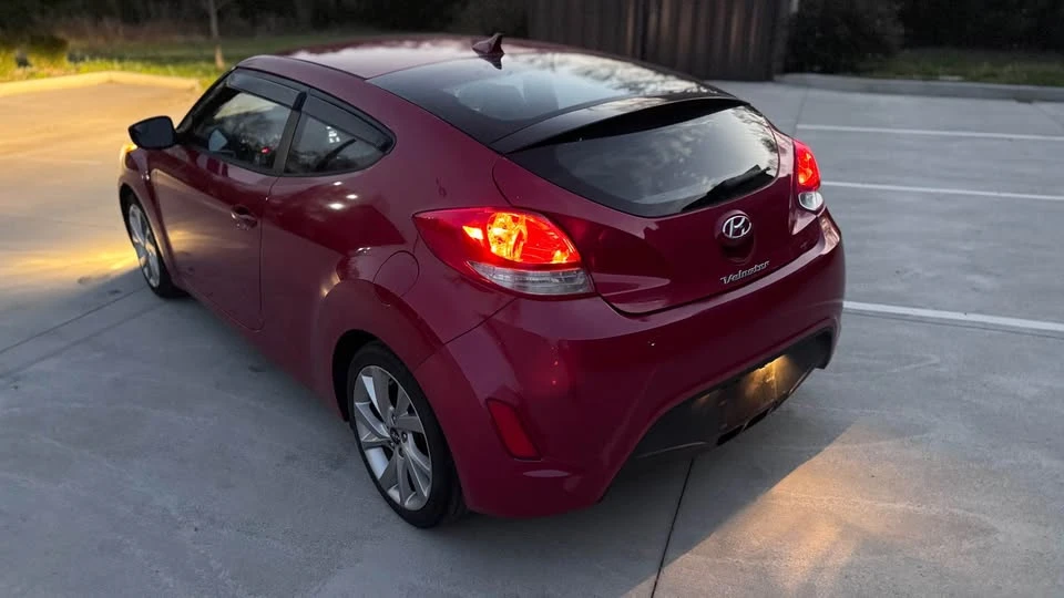 2017 Hyundai Veloster - Image 6 of 13