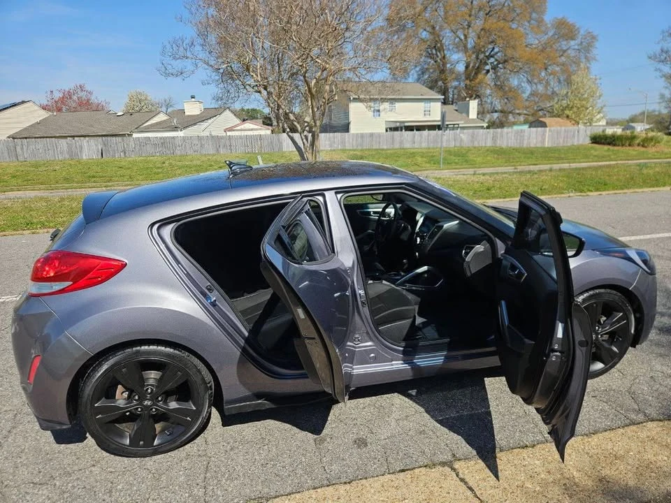 2017 Hyundai Veloster - Image 10 of 19