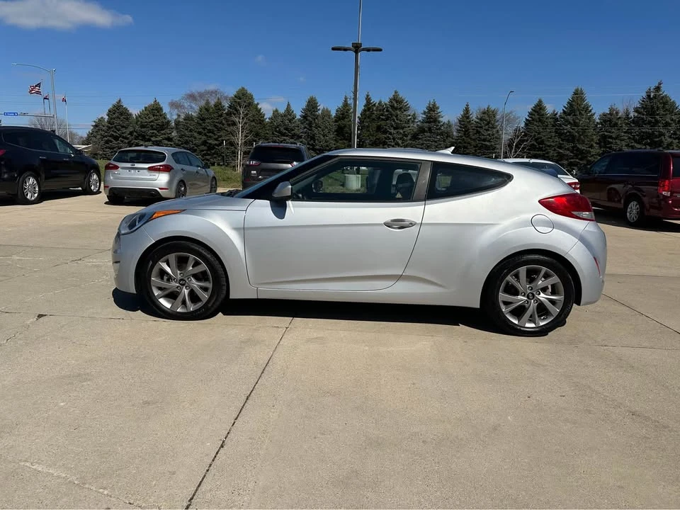 2017 Hyundai Veloster - Image 6 of 20