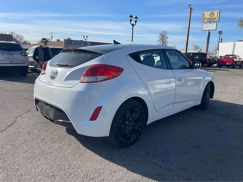 2017 Hyundai Veloster - Image 6 of 8
