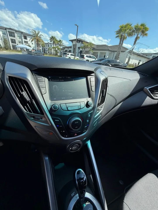2017 Hyundai Veloster - Image 7 of 17