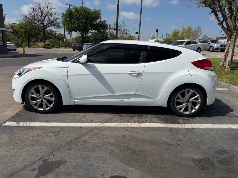 2017 Hyundai Veloster - Image 2 of 12