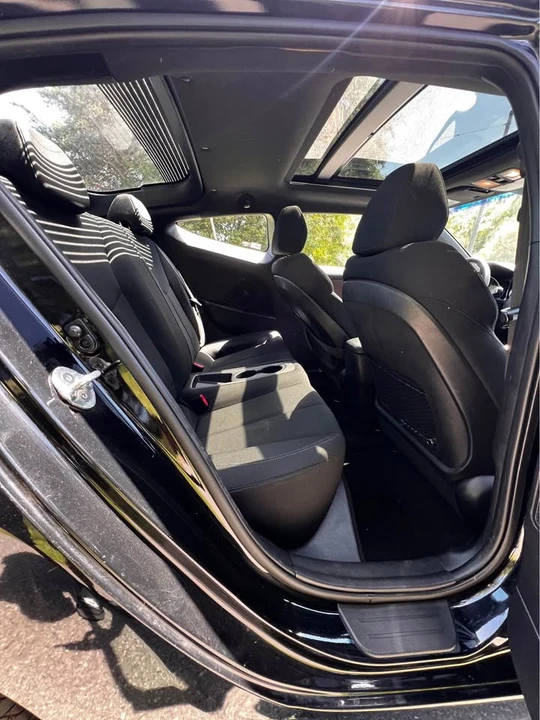 2017 Hyundai Veloster - Image 10 of 19