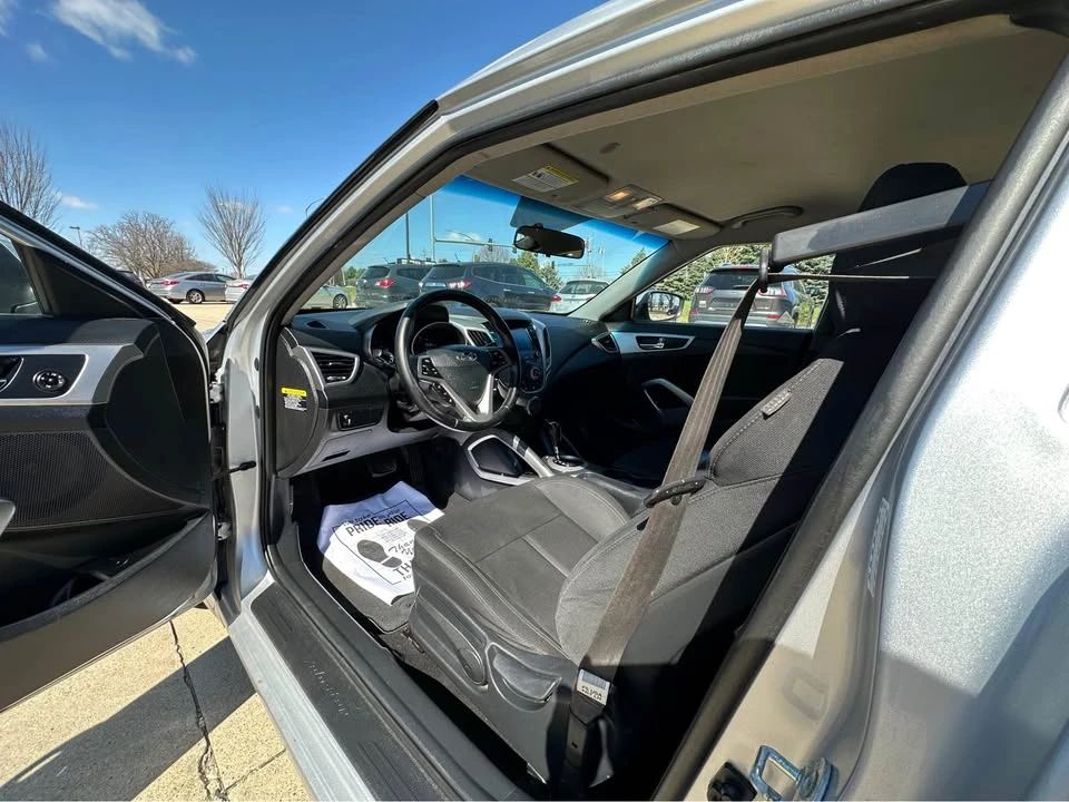 2017 Hyundai Veloster - Image 10 of 20
