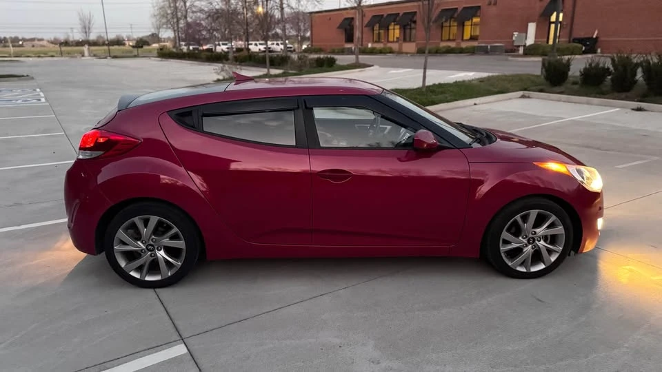 2017 Hyundai Veloster - Image 4 of 13