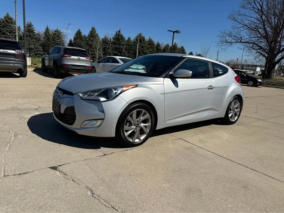 2017 Hyundai Veloster - Image 2 of 20