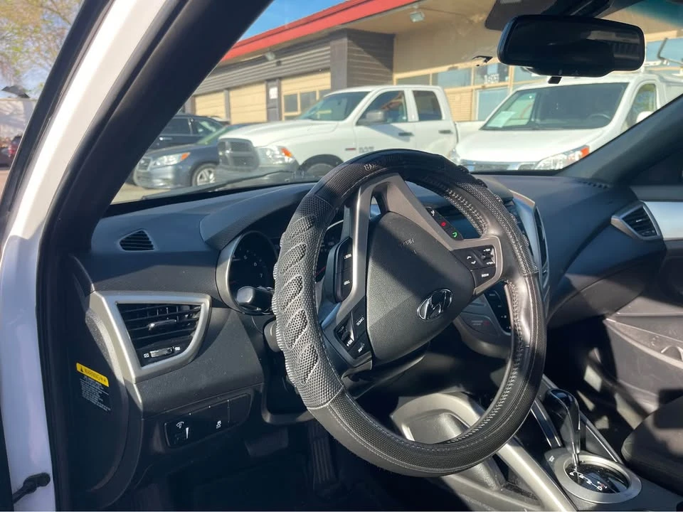 2017 Hyundai Veloster - Image 7 of 8