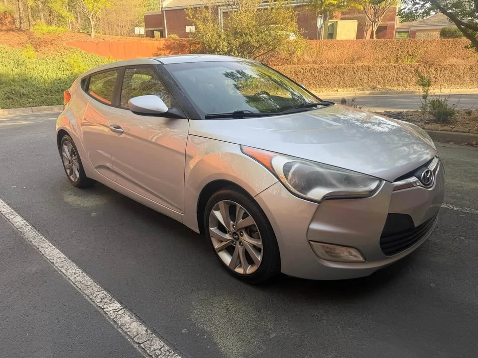 2017 Hyundai Veloster - Image 2 of 11