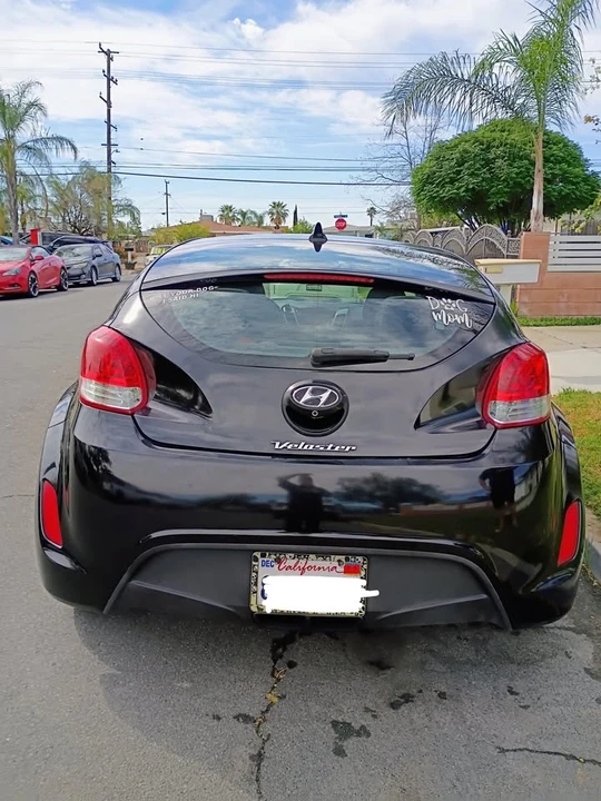 2017 Hyundai Veloster - Image 2 of 17