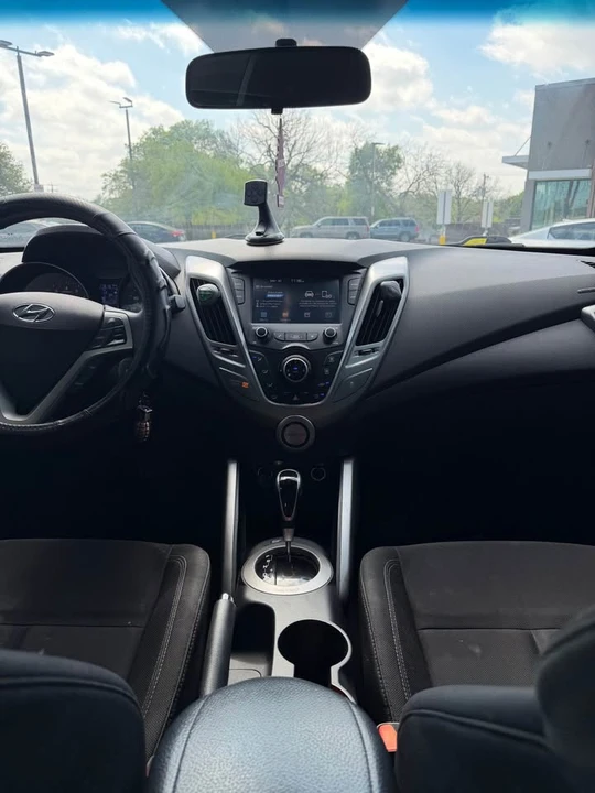 2017 Hyundai Veloster - Image 10 of 12
