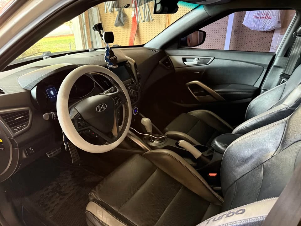 2017 Hyundai Veloster - Image 9 of 10