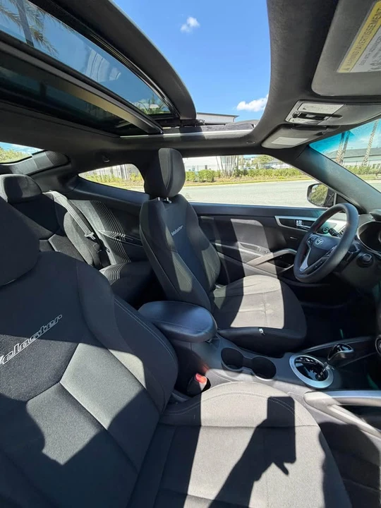 2017 Hyundai Veloster - Image 9 of 12