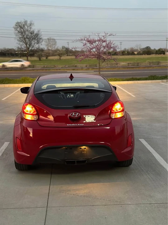 2017 Hyundai Veloster - Image 7 of 15