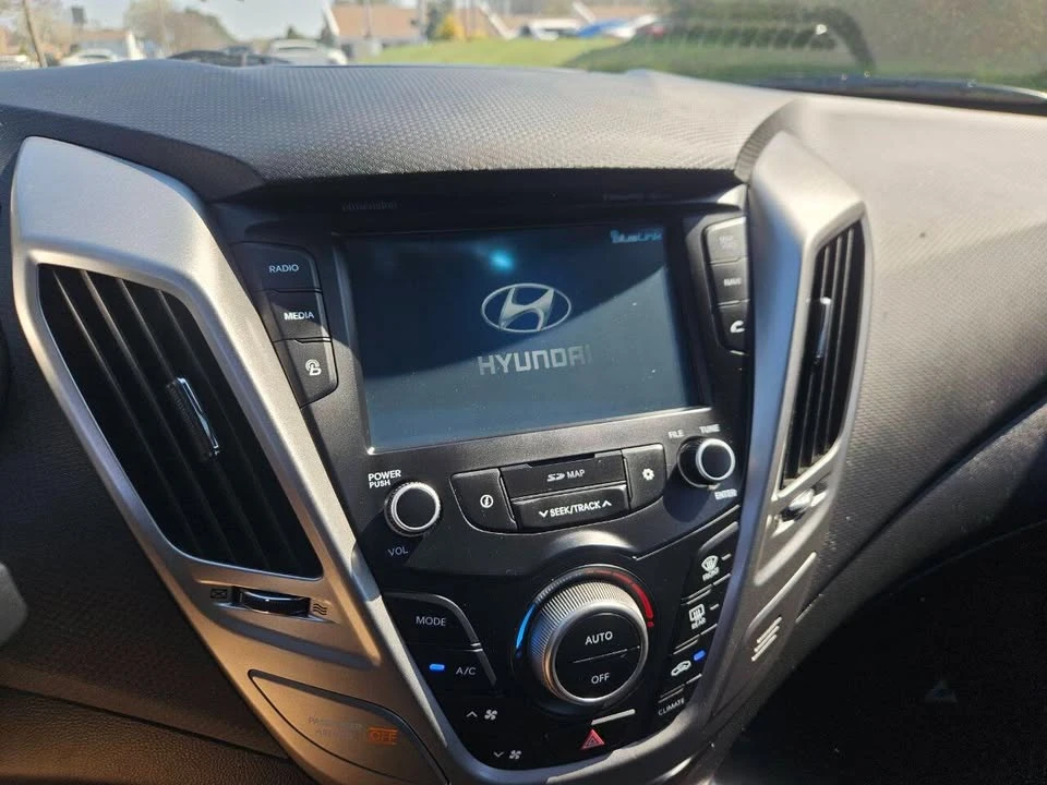 2017 Hyundai Veloster - Image 18 of 19
