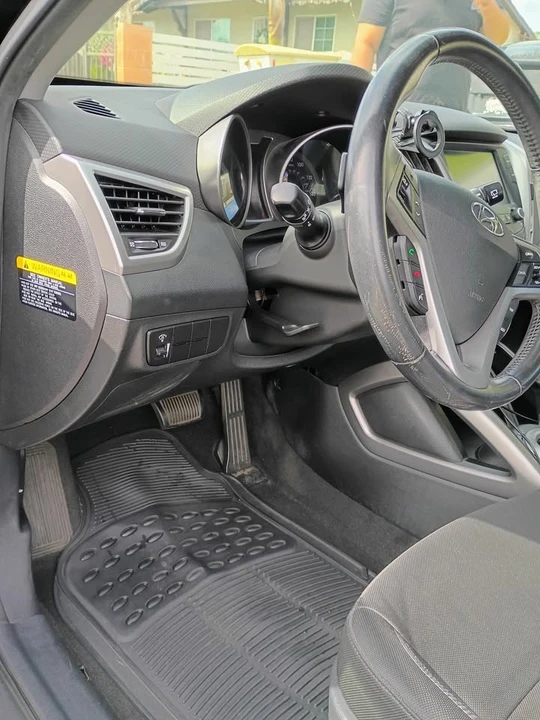 2017 Hyundai Veloster - Image 12 of 17