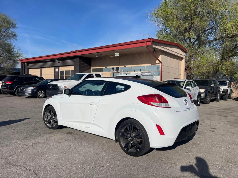 2017 Hyundai Veloster - Image 4 of 8