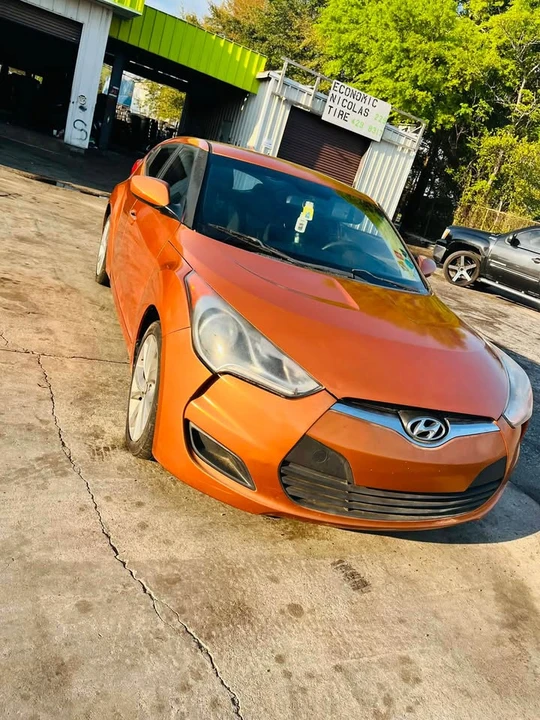 2017 Hyundai Veloster - Image 2 of 15