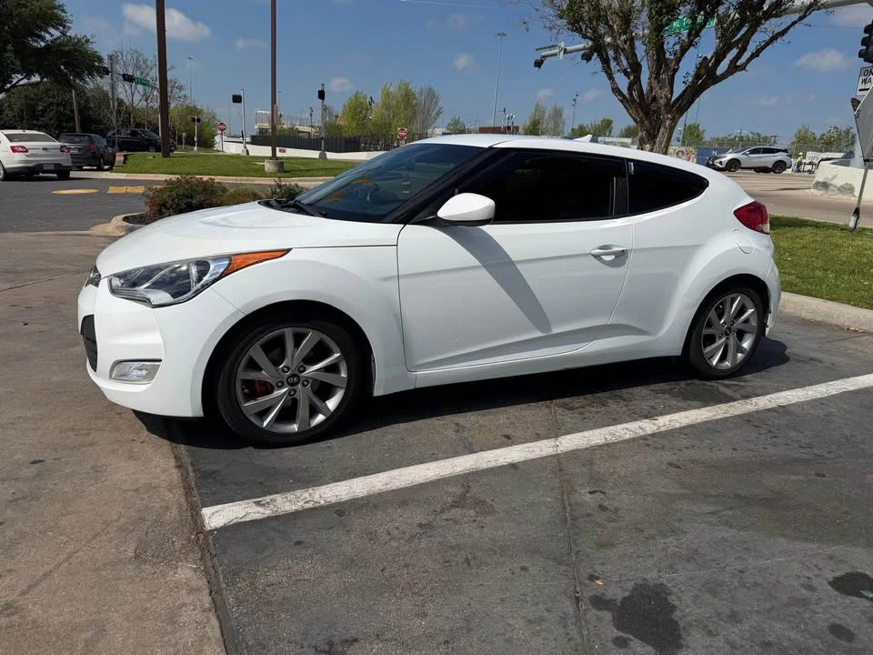 2017 Hyundai Veloster - Image 3 of 10