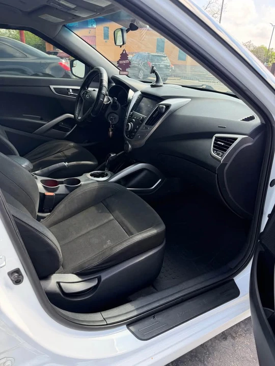 2017 Hyundai Veloster - Image 9 of 12