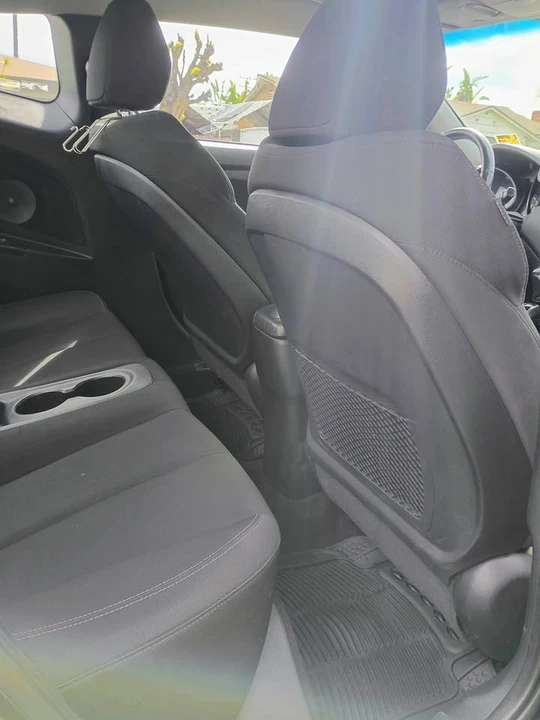2017 Hyundai Veloster - Image 7 of 17