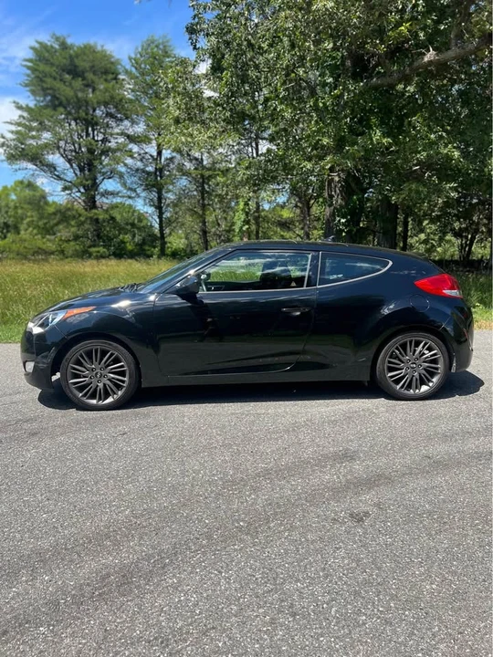 2017 Hyundai Veloster - Image 2 of 19