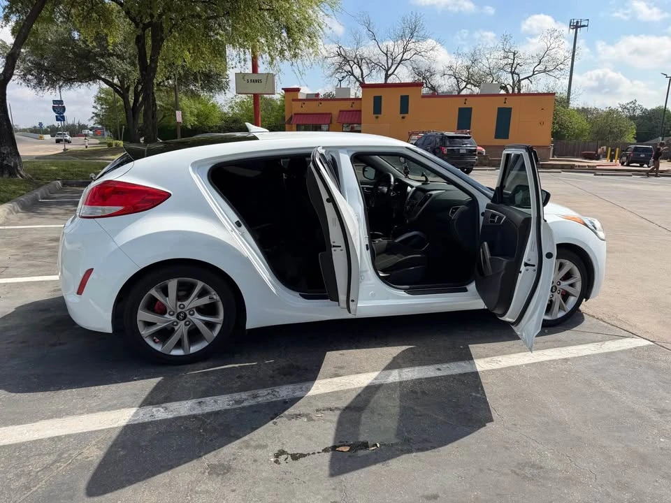 2017 Hyundai Veloster - Image 8 of 12