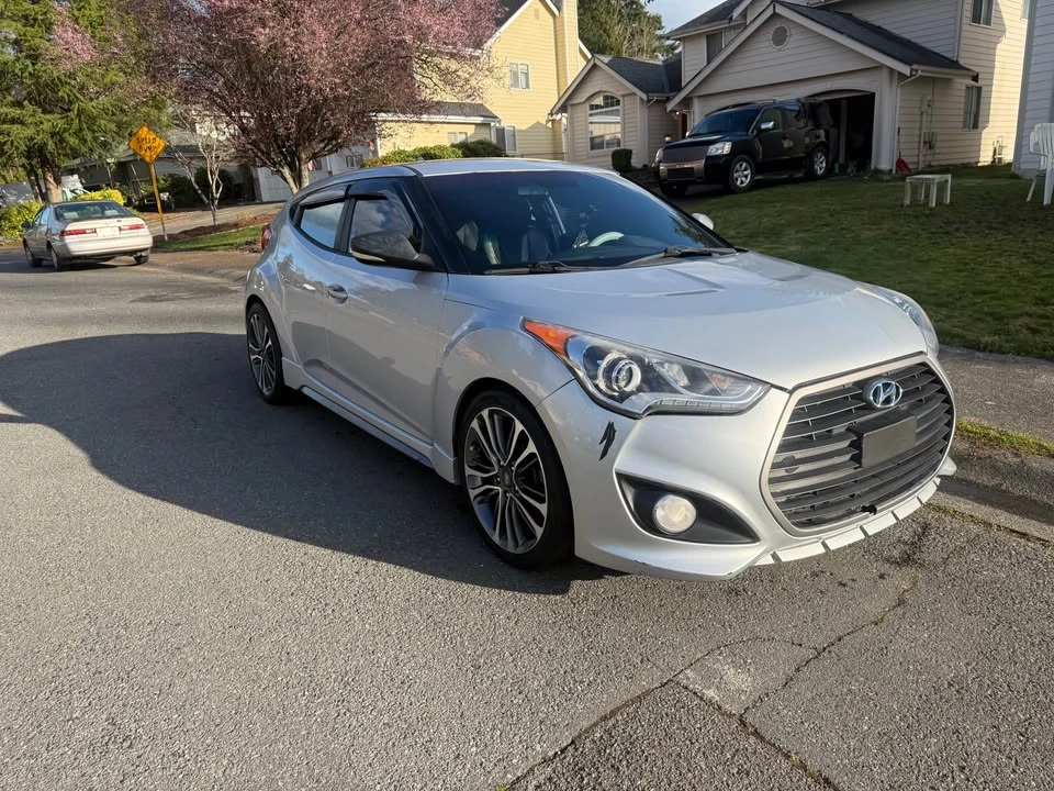 2017 Hyundai Veloster - Image 2 of 10