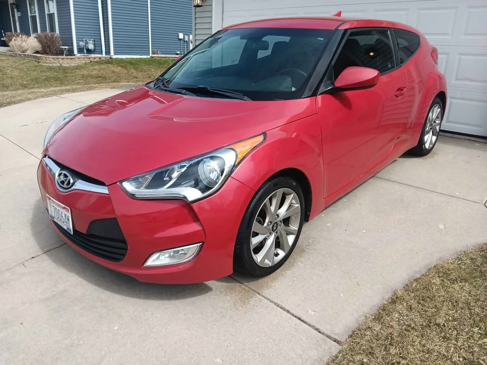 2017 Hyundai Veloster - Image 2 of 12